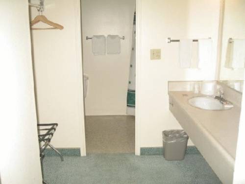 Budgetel River Inn Motel - Redding