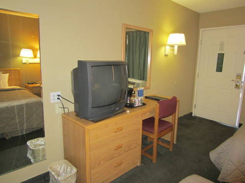 Econo Lodge Inn & Suites