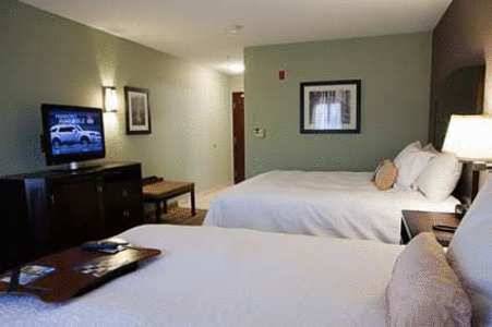 Hampton Inn & Suites Detroit-Canton